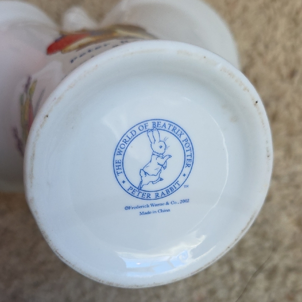 Peter Rabbit Ceramic Basket/Vase - Picture 7 of 7